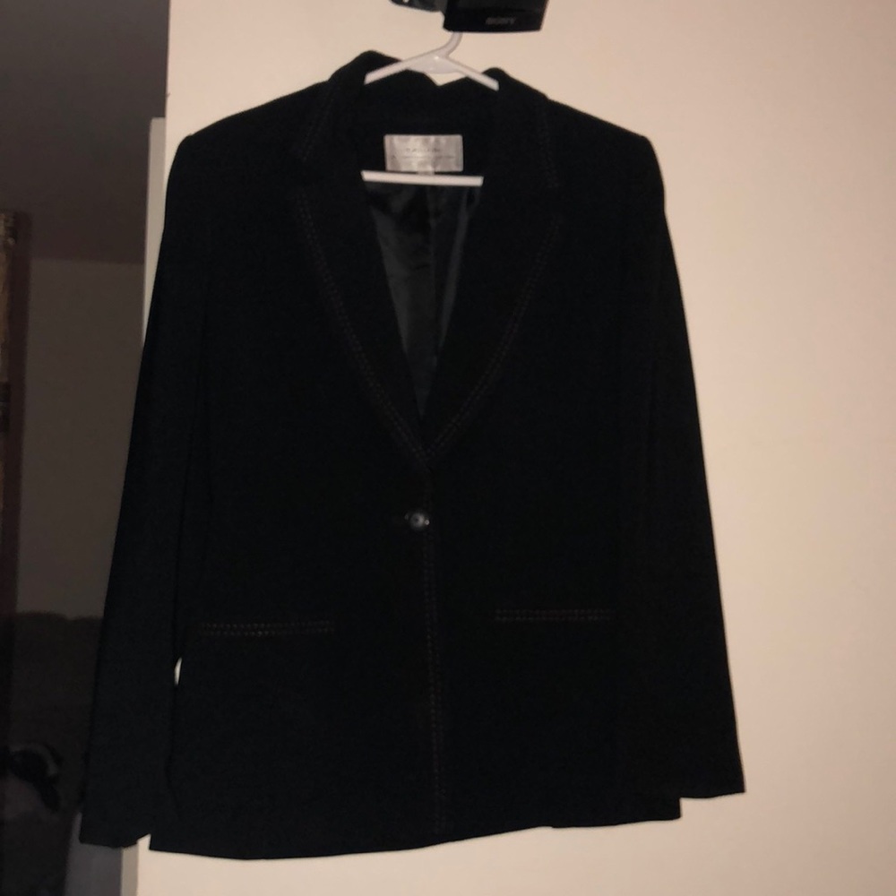 Tahari size 8 black red blazer good condition.